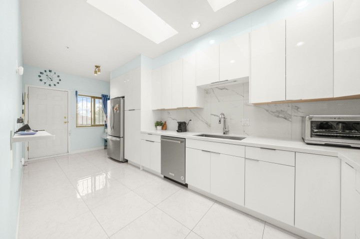 Photo 9 at 5657 Kerr Street, Collingwood VE, Vancouver East