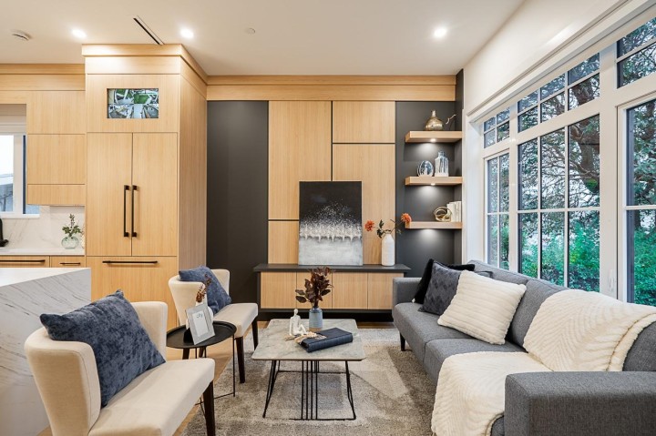 Photo 2 at 2331 E 49th Avenue, Killarney VE, Vancouver East