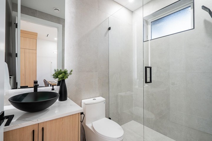 Photo 12 at 2331 E 49th Avenue, Killarney VE, Vancouver East