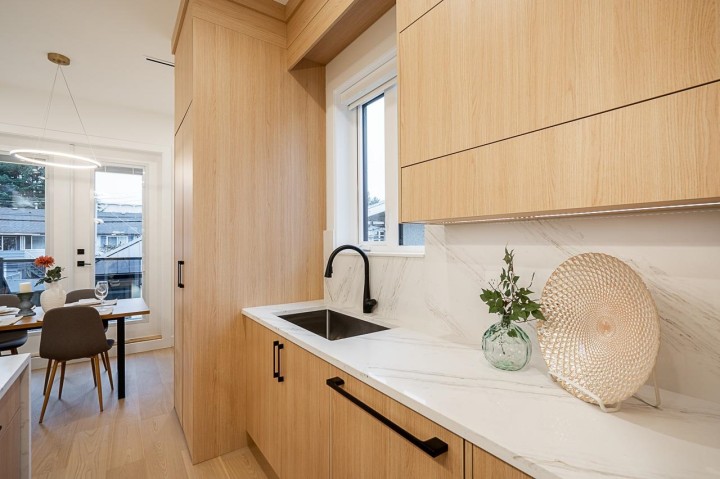 Photo 9 at 2331 E 49th Avenue, Killarney VE, Vancouver East