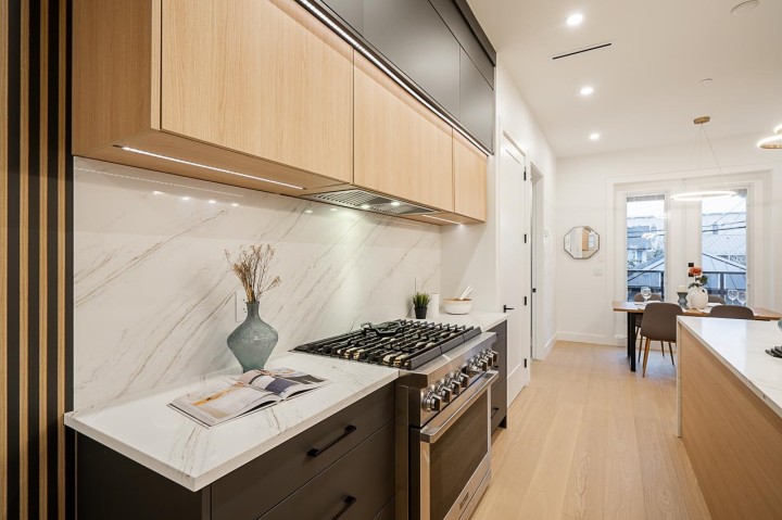 Photo 10 at 2331 E 49th Avenue, Killarney VE, Vancouver East