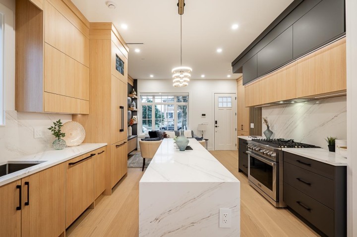 Photo 8 at 2331 E 49th Avenue, Killarney VE, Vancouver East