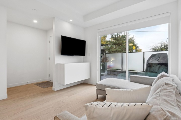 Photo 10 at 112 - 650 E 2nd Street, Lower Lonsdale, North Vancouver