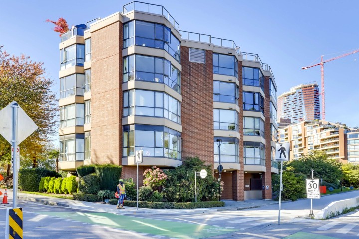 Photo 11 at G01 - 1490 Pennyfarthing Drive, False Creek, Vancouver West