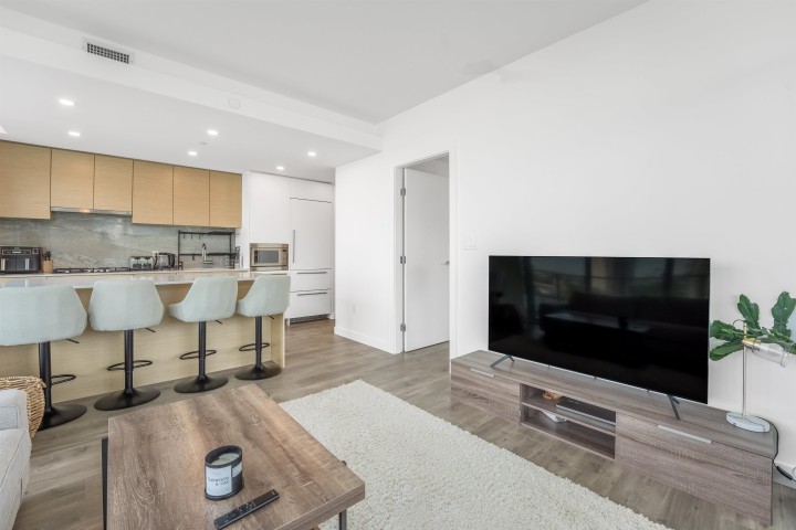 Photo 3 at 902 - 200 Klahanie Court, Park Royal, West Vancouver