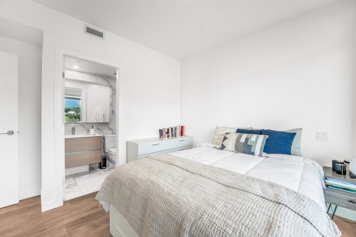 Photo 8 at 902 - 200 Klahanie Court, Park Royal, West Vancouver