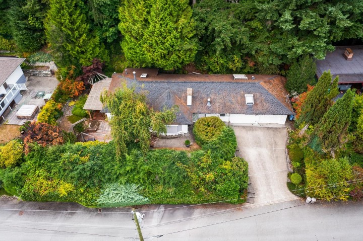 Photo 2 at 4110 Burkeridge Place, Bayridge, West Vancouver