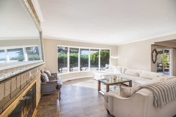 Photo 9 at 4110 Burkeridge Place, Bayridge, West Vancouver