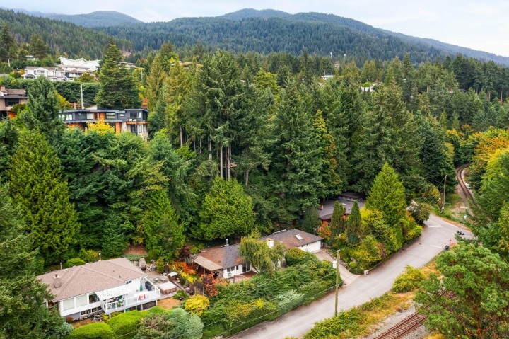 Photo 34 at 4110 Burkeridge Place, Bayridge, West Vancouver