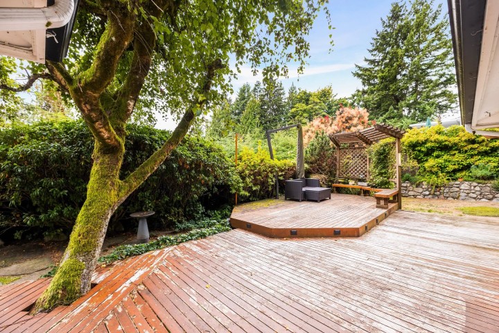 Photo 29 at 4110 Burkeridge Place, Bayridge, West Vancouver