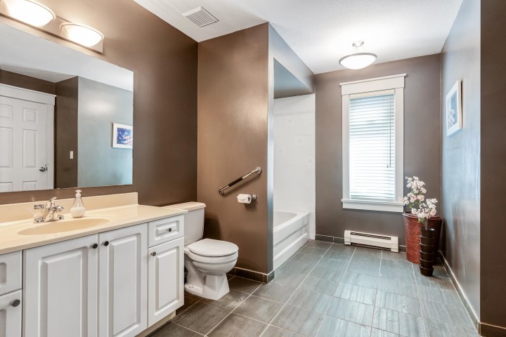 Photo 6 at 1845 W 62nd Avenue, S.W. Marine, Vancouver West