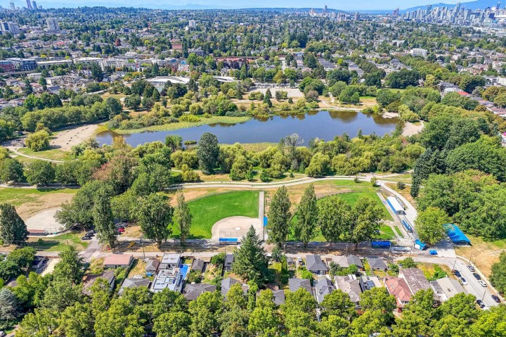 Photo 3 at 3195 Garden Drive, Grandview Woodland, Vancouver East