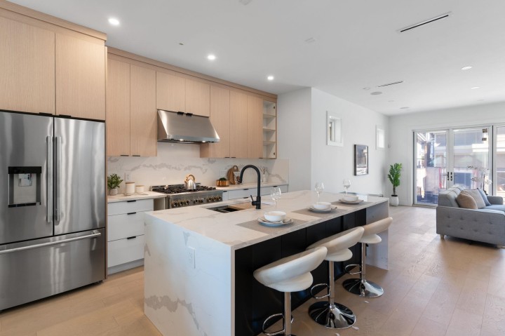 Photo 5 at 340 E Keith Road, Central Lonsdale, North Vancouver