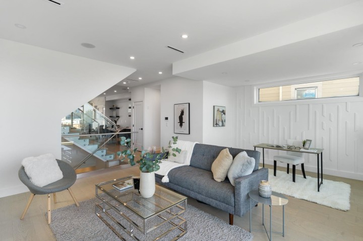 Photo 4 at 340 E Keith Road, Central Lonsdale, North Vancouver