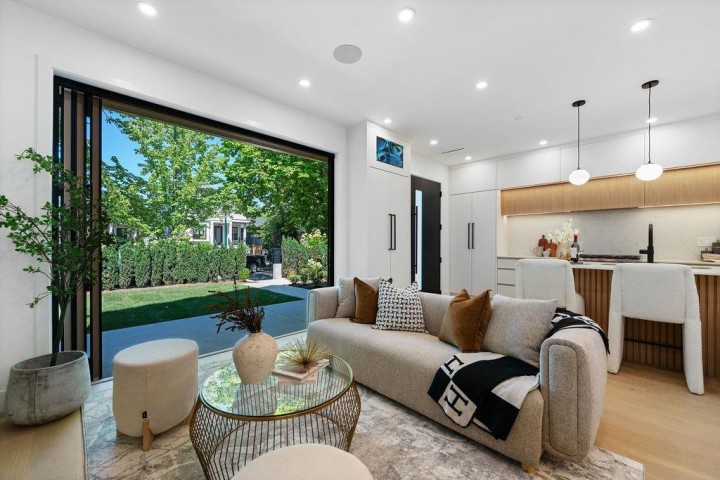 Photo 1 at 1 - 2858 W 12th Avenue, Kitsilano, Vancouver West