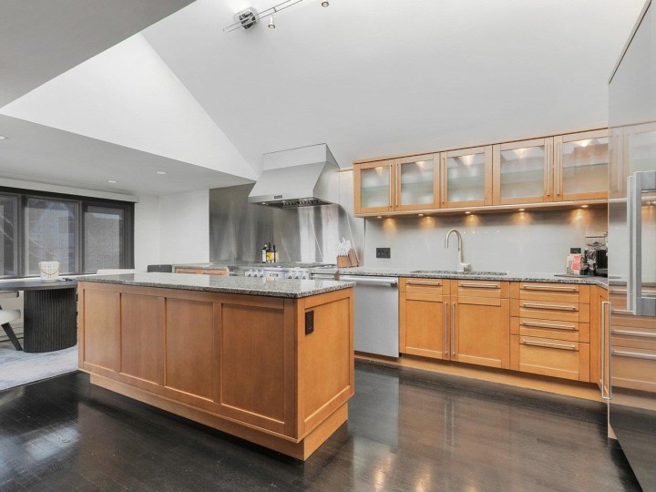 Photo 11 at 3262 W 1st Avenue, Kitsilano, Vancouver West