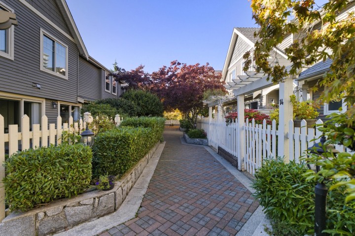 Photo 3 at 6 - 222 E 5th Street, Lower Lonsdale, North Vancouver