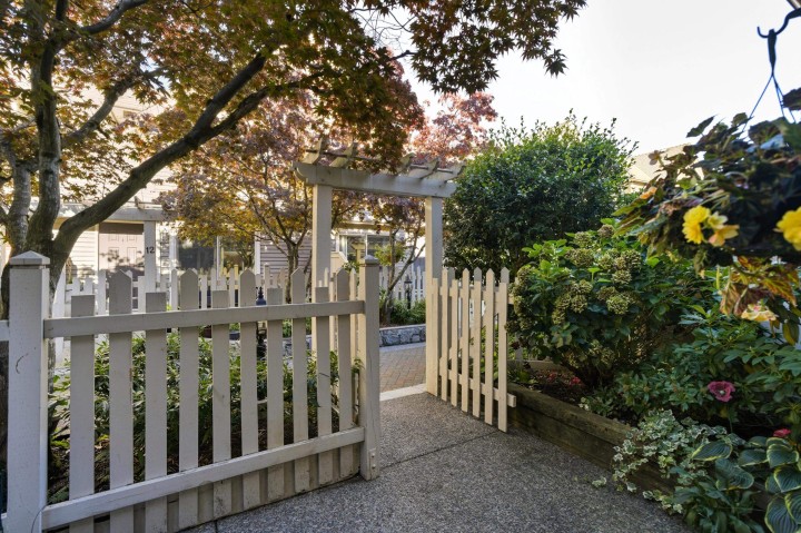 Photo 4 at 6 - 222 E 5th Street, Lower Lonsdale, North Vancouver