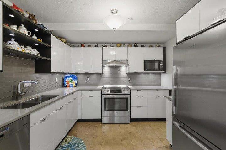 Photo 8 at 6 - 222 E 5th Street, Lower Lonsdale, North Vancouver