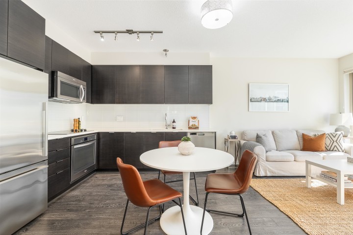 Photo 1 at 517 - 2665 Mountain Highway, Lynn Valley, North Vancouver