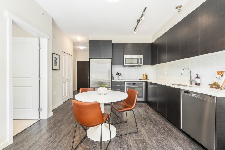 Photo 10 at 517 - 2665 Mountain Highway, Lynn Valley, North Vancouver