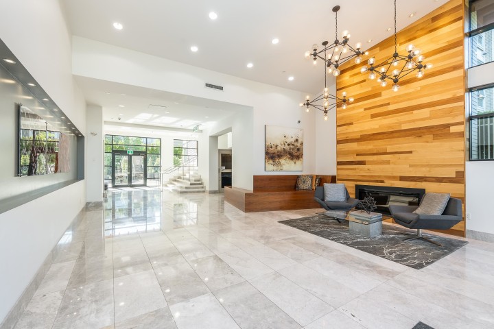 Photo 4 at 517 - 2665 Mountain Highway, Lynn Valley, North Vancouver