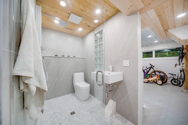 Photo 27 at 867 Frederick Road, Lynn Valley, North Vancouver