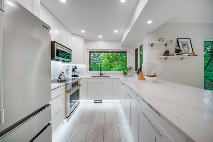 Photo 6 at 867 Frederick Road, Lynn Valley, North Vancouver