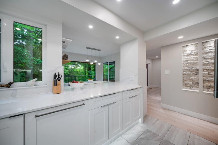 Photo 7 at 867 Frederick Road, Lynn Valley, North Vancouver