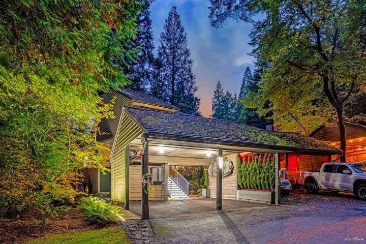 Photo 1 at 867 Frederick Road, Lynn Valley, North Vancouver