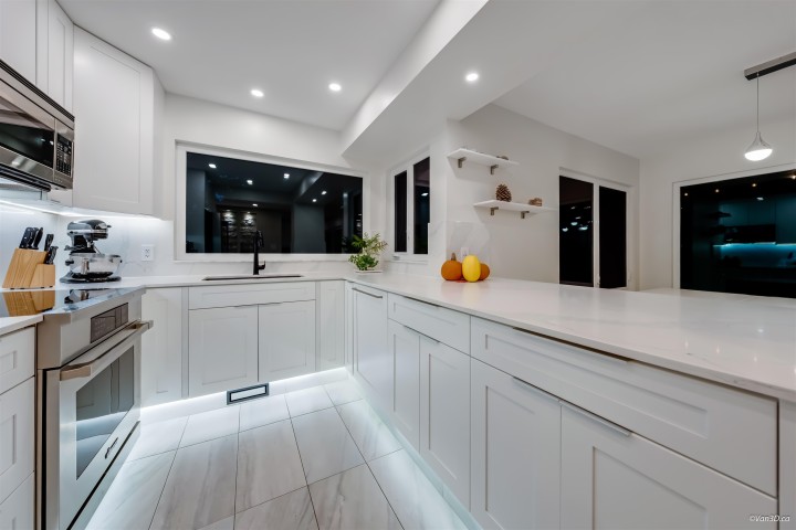 Photo 9 at 867 Frederick Road, Lynn Valley, North Vancouver