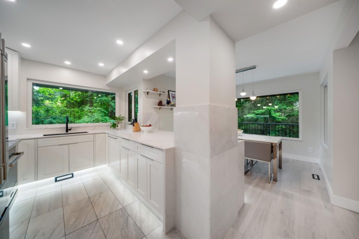 Photo 8 at 867 Frederick Road, Lynn Valley, North Vancouver