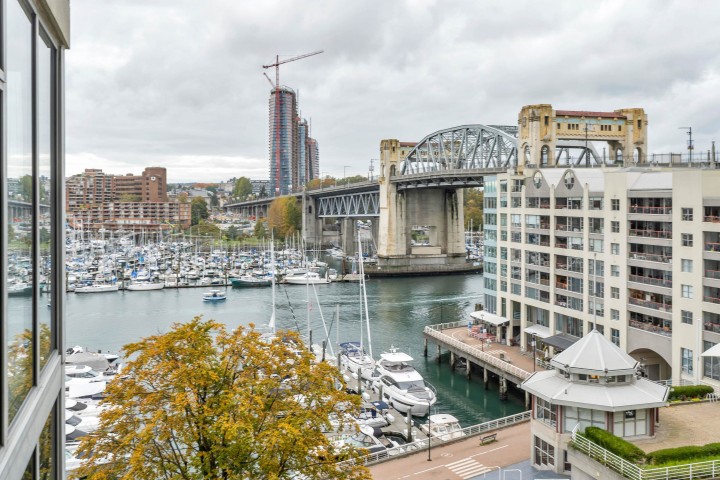 Photo 27 at 704 - 990 Beach Avenue, Yaletown, Vancouver West