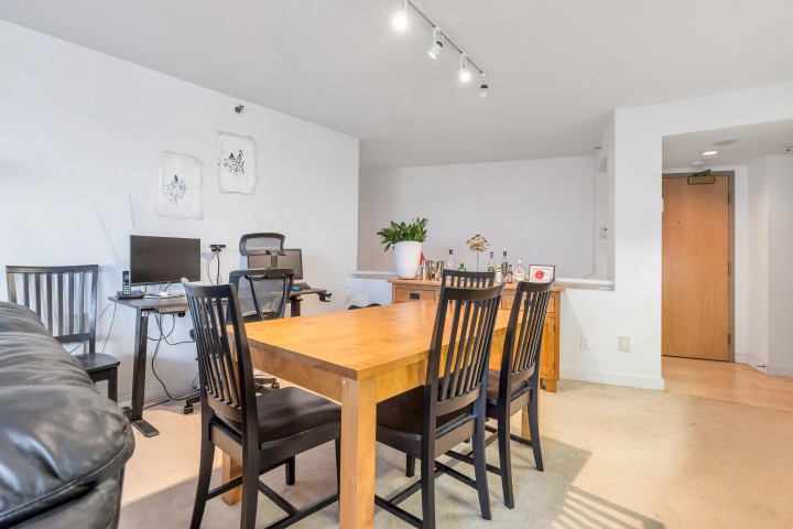 Photo 12 at 704 - 990 Beach Avenue, Yaletown, Vancouver West