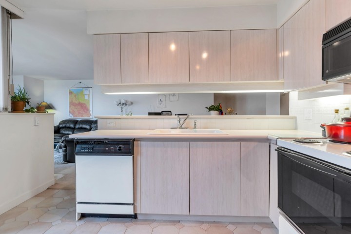 Photo 22 at 704 - 990 Beach Avenue, Yaletown, Vancouver West