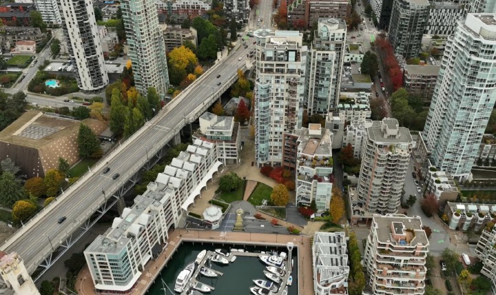 Photo 1 at 704 - 990 Beach Avenue, Yaletown, Vancouver West