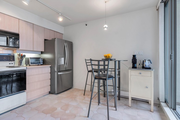 Photo 20 at 704 - 990 Beach Avenue, Yaletown, Vancouver West