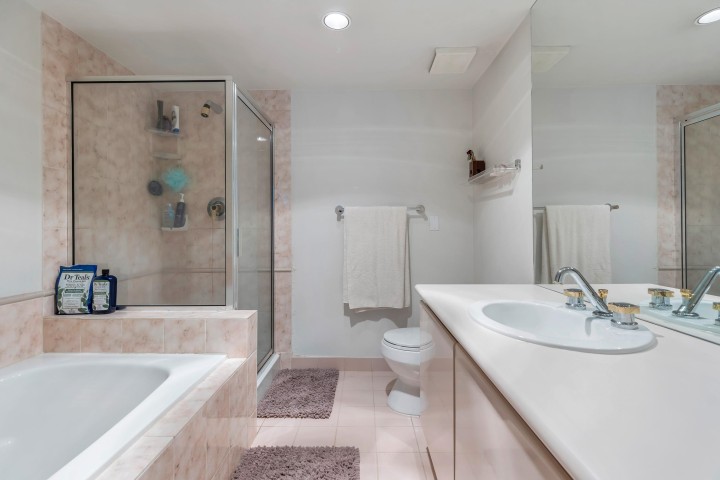 Photo 35 at 704 - 990 Beach Avenue, Yaletown, Vancouver West