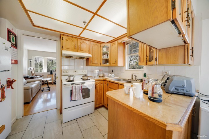 Photo 6 at 4502 Nanaimo Street, Collingwood VE, Vancouver East