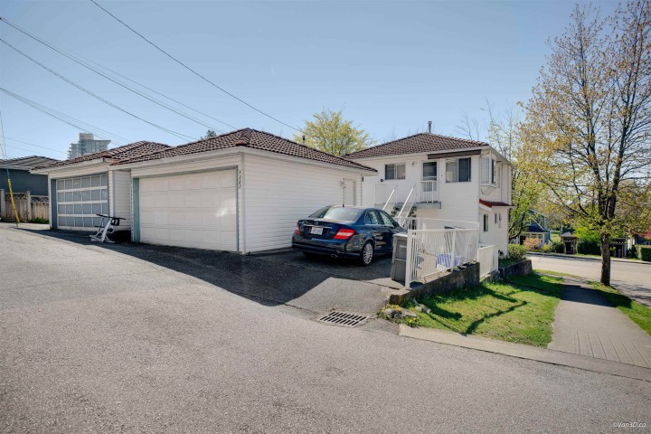 Photo 16 at 4502 Nanaimo Street, Collingwood VE, Vancouver East