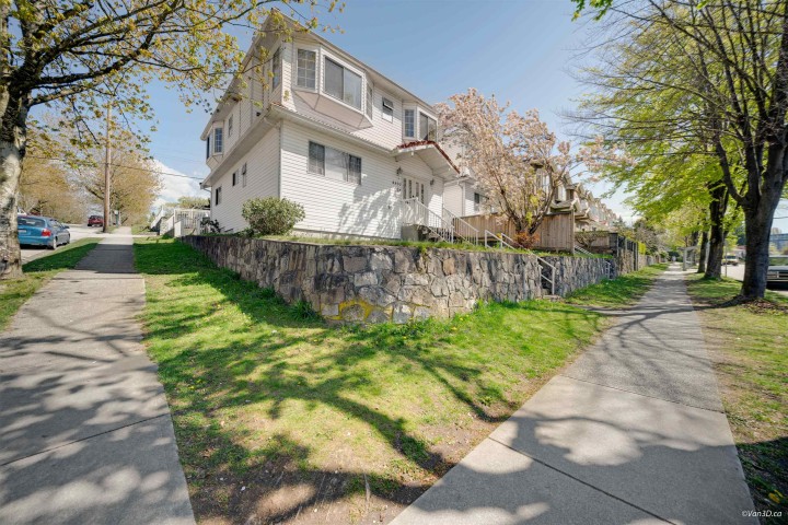 Photo 14 at 4502 Nanaimo Street, Collingwood VE, Vancouver East