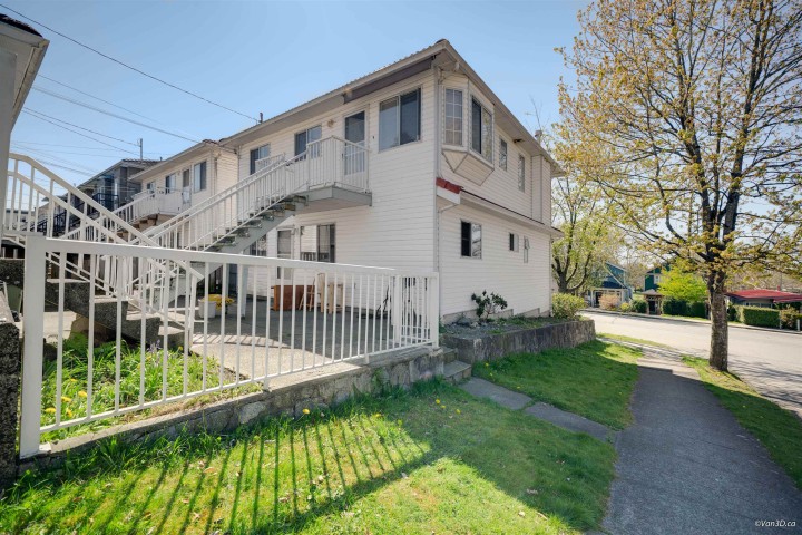 Photo 15 at 4502 Nanaimo Street, Collingwood VE, Vancouver East