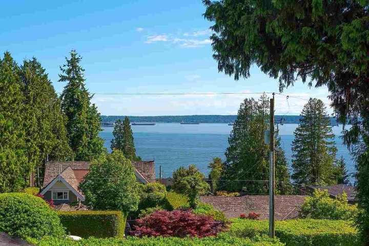 Photo 1 at 2623 Lawson Avenue, Dundarave, West Vancouver
