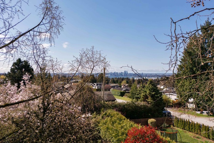 Photo 5 at 445 W Queens Road, Upper Lonsdale, North Vancouver