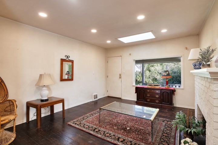 Photo 11 at 445 W Queens Road, Upper Lonsdale, North Vancouver