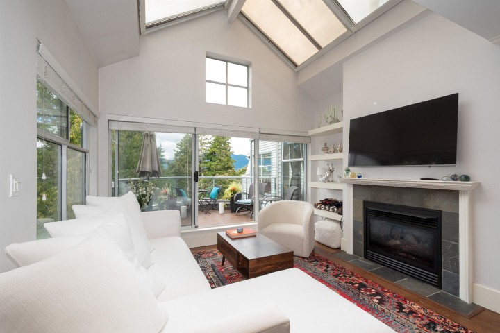 Photo 2 at 402 - 2250 W 3rd Avenue, Kitsilano, Vancouver West