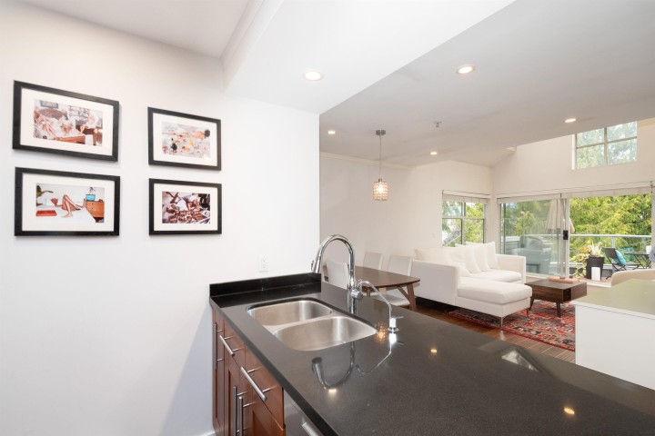 Photo 13 at 402 - 2250 W 3rd Avenue, Kitsilano, Vancouver West