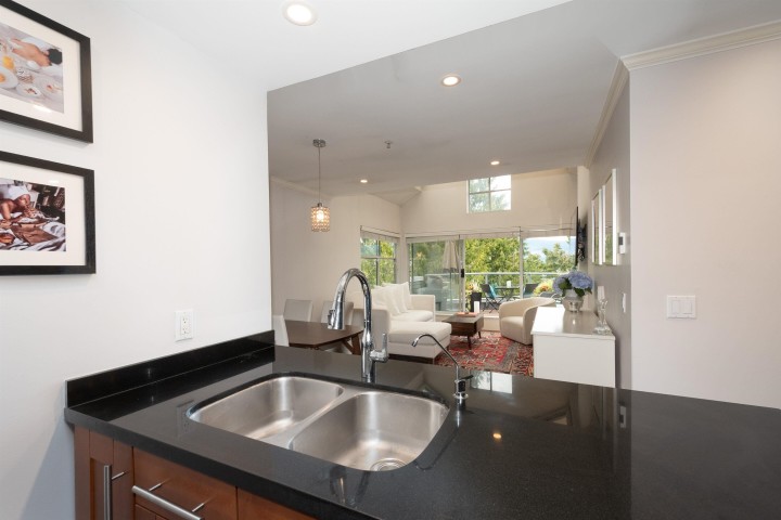 Photo 14 at 402 - 2250 W 3rd Avenue, Kitsilano, Vancouver West