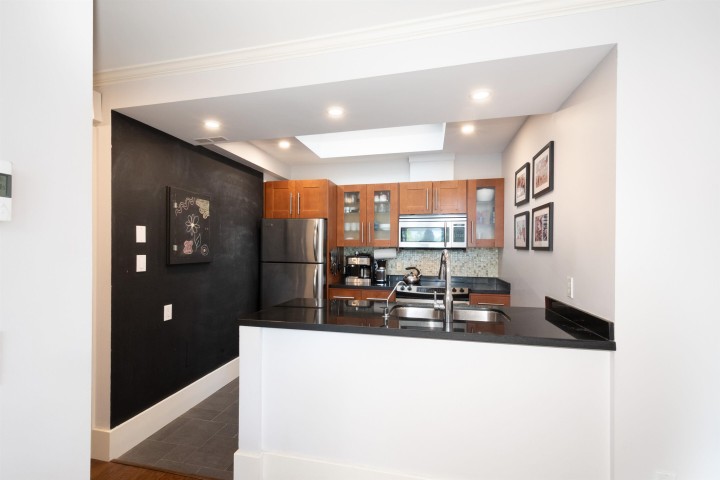 Photo 11 at 402 - 2250 W 3rd Avenue, Kitsilano, Vancouver West