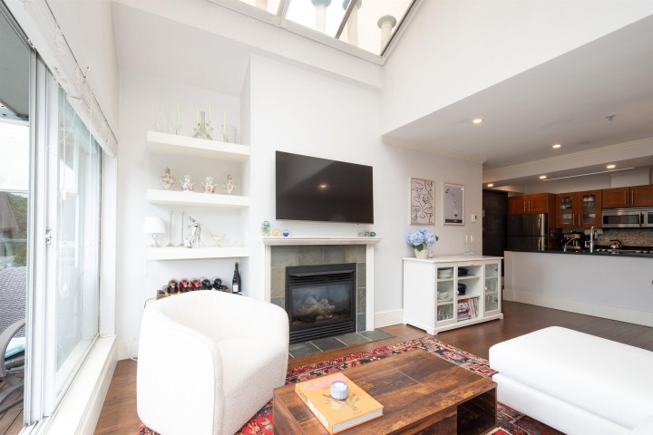 Photo 8 at 402 - 2250 W 3rd Avenue, Kitsilano, Vancouver West